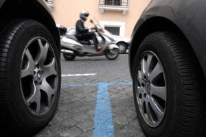 Le strisce blu del parcheggio di piazza della Pilotta a Roma, in un'immagine d'archivio. ANSA/ GUIDO MONTANI